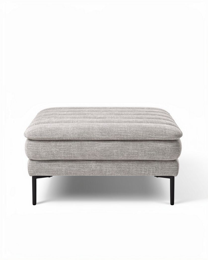hocker van stof in lichtgrijs met afmetingen 80 x 80 x 35cm